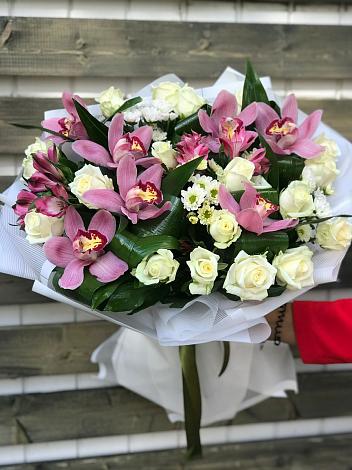 Букет цветов из: Розы и Хризантемы в Петровске-Забайкальском