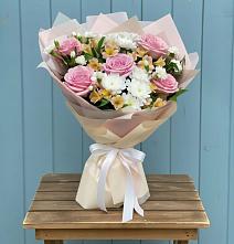 Букет цветов из:  Гвоздики, Орхидеи и Розы #REPLACE_PRED# Петровске-Забайкальском