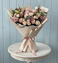 Букет цветов из:  Розы и Лизиантусы в Петровске-Забайкальском