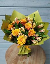 Букет цветов из:  Альстромерии и Розы в Петровске-Забайкальском