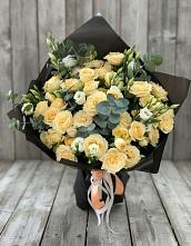 Букет цветов из:  Розы и Лизиантусы в Петровске-Забайкальском