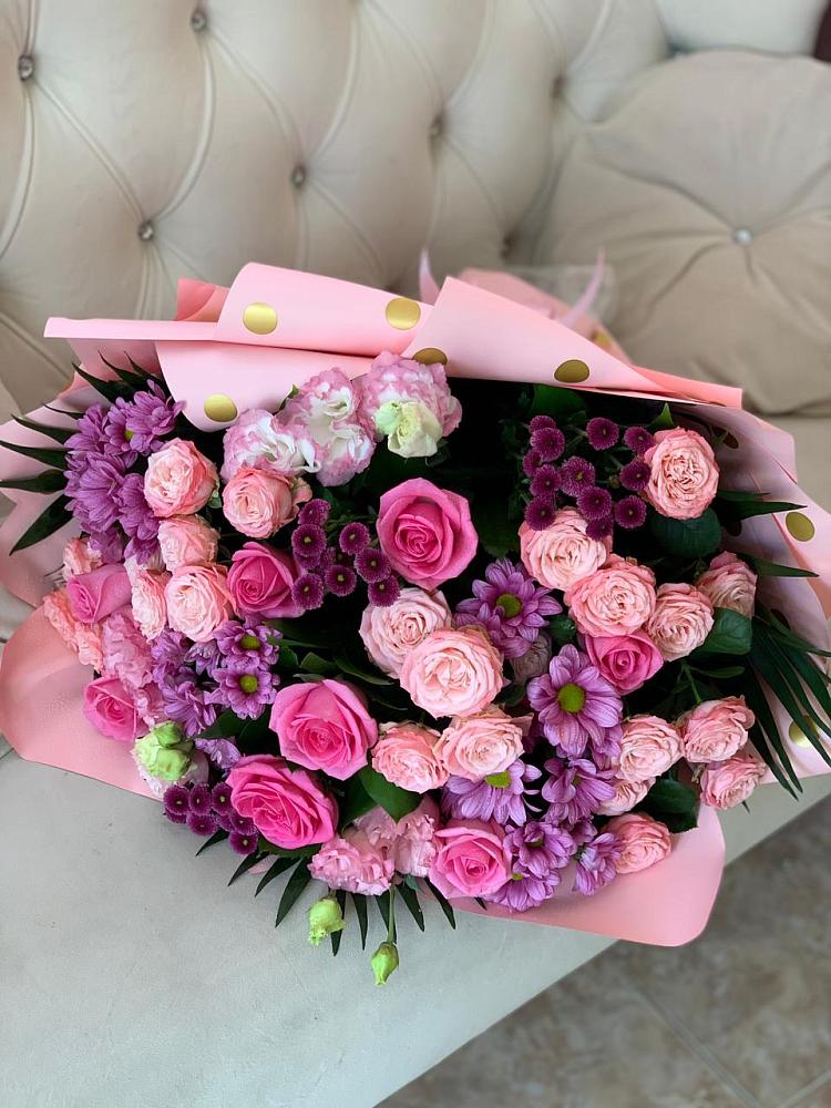 Букет цветов из: Хризантемы, Розы и Лизиантусы в Петровске-Забайкальском