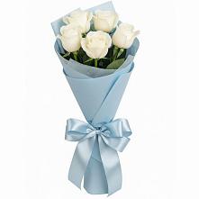 Букет 5 Белых роз Проуд в Петровске-Забайкальском