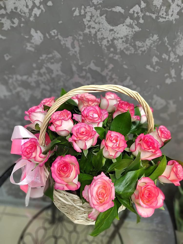 Цветочная композиция из Розы в корзине в Петровске-Забайкальском