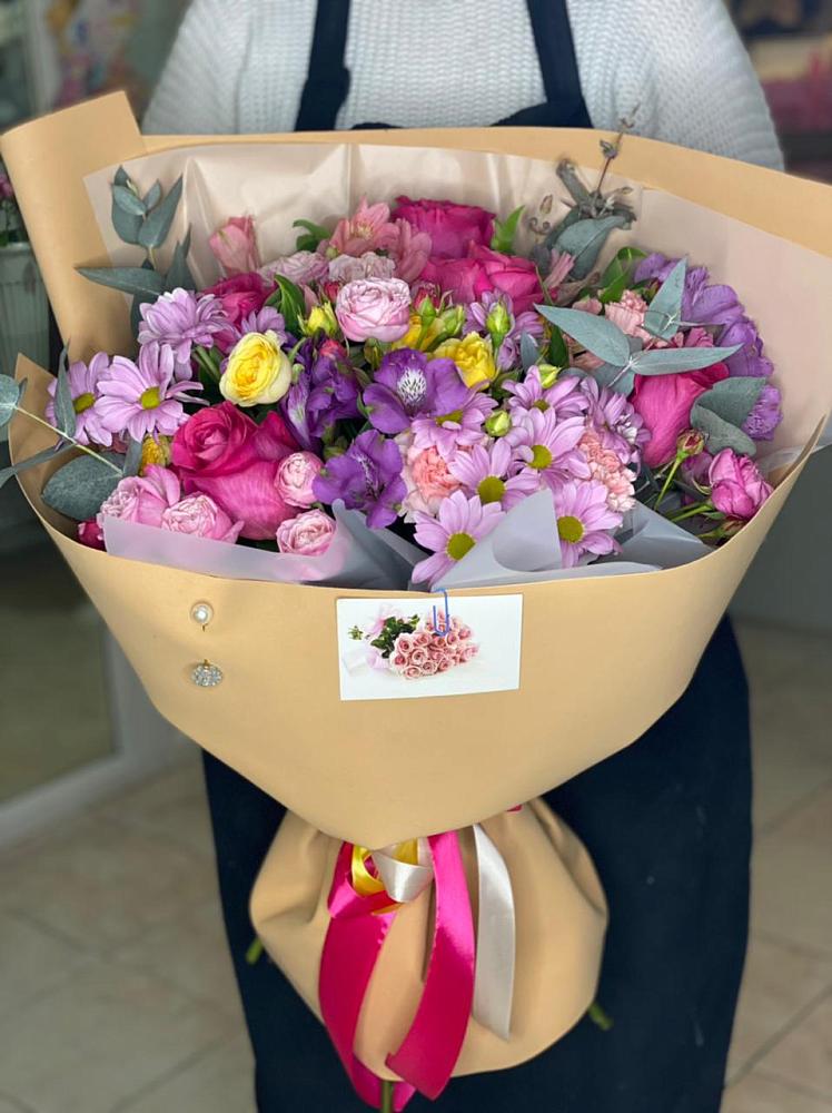 Букет цветов из: Хризантемы, Гвоздики и Альстромерии в Петровске-Забайкальском