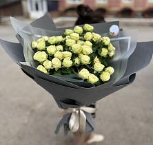 Букет Белые кустовые розы Солинеро в Петровске-Забайкальском