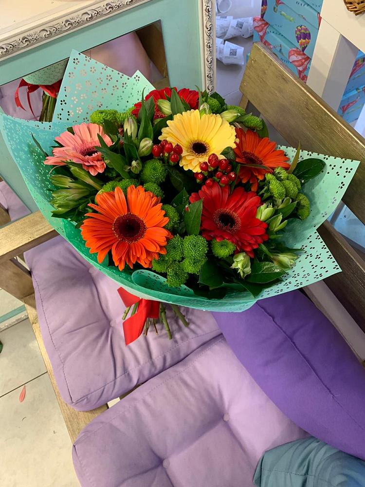 Букет цветов из: Герберы, Хризантемы и Альстромерии в Петровске-Забайкальском