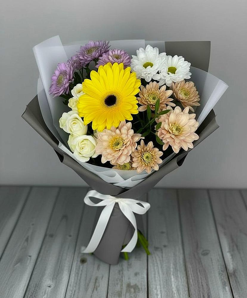 Букет цветов из: Розы, Герберы и Хризантемы в Петровске-Забайкальском