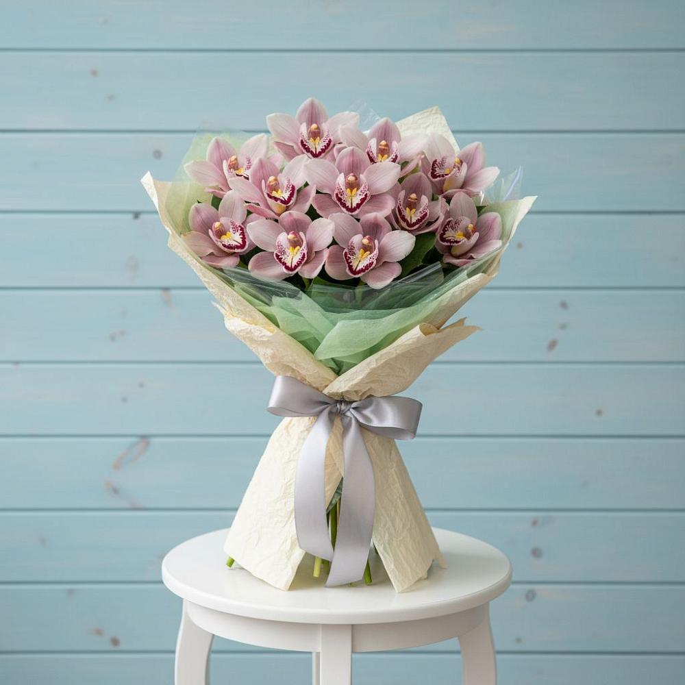 Букет цветов из: Орхидеи и Розы в Петровске-Забайкальском