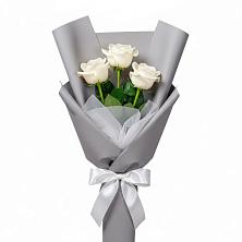 Букет 3 белые розы в Петровске-Забайкальском