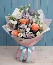 Букет цветов из:  Лизиантусы, Розы, Альстромерии и Гипсофила в Петровске-Забайкальском