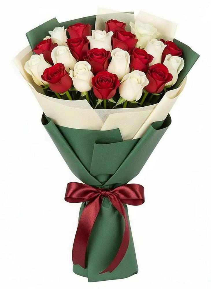Букет Микс из красных и белых роз в Петровске-Забайкальском