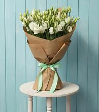 Букет цветов из:  Лизиантусы в Петровске-Забайкальском