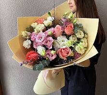 Букет цветов из:  Розы, Лизиантусы и Гвоздики #REPLACE_PRED# Петровске-Забайкальском