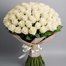 Букет 101 беля роза Белоснежка в Петровске-Забайкальском