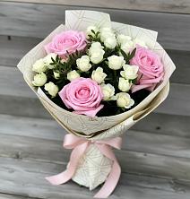 Букет цветов из:  Розы в Петровске-Забайкальском