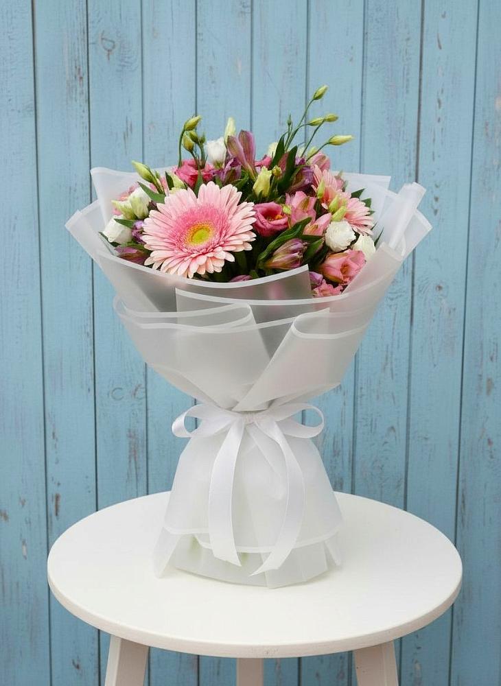 Букет цветов из: Герберы, Альстромерии и Лизиантусы в Петровске-Забайкальском