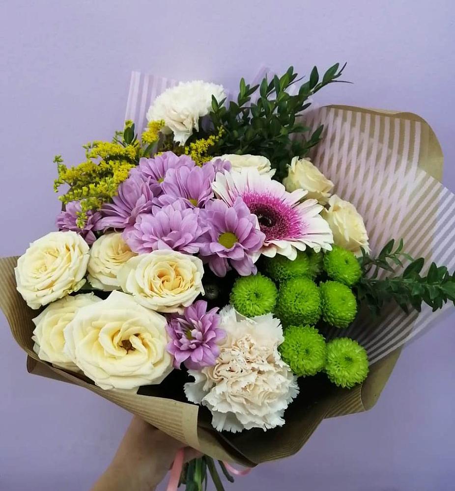 Букет цветов из: Хризантемы, Розы, Гвоздики и Герберы в Петровске-Забайкальском