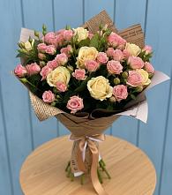 Букет цветов из:  Розы в Петровске-Забайкальском