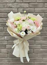 Букет цветов из:  Гвоздики, Розы, Лизиантусы и Хризантемы #REPLACE_PRED# Петровске-Забайкальском