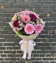 Букет цветов из:  Герберы и Хризантемы в Петровске-Забайкальском