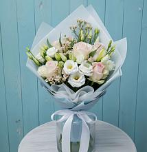 Букет цветов из:  Розы и Лизиантусы в Петровске-Забайкальском