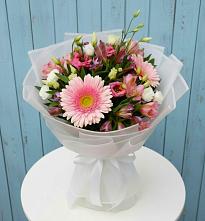 Букет цветов из:  Герберы, Альстромерии и Лизиантусы в Петровске-Забайкальском