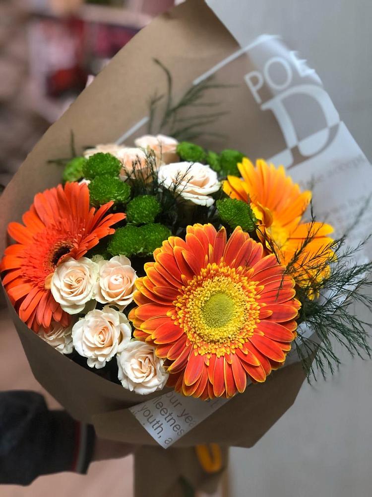 Букет цветов из: Герберы, Хризантемы и Розы в Петровске-Забайкальском