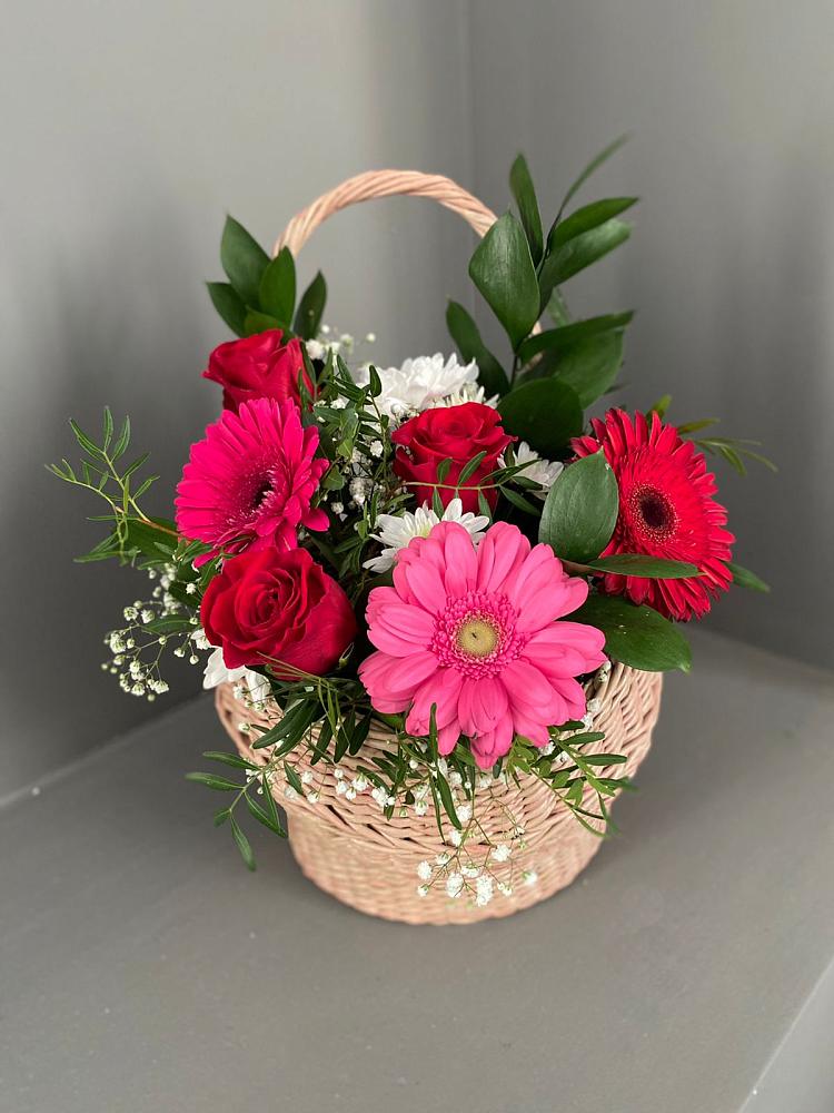 Цветочная композиция из Розы, Хризантемы и Герберы в корзине в Петровске-Забайкальском