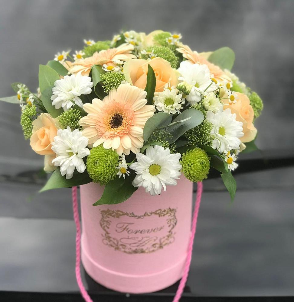 Цветочная композиция из Розы, Герберы и Хризантемы в шляпной коробке в Петровске-Забайкальском