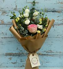 Букет цветов из:  Розы и Лизиантусы в Петровске-Забайкальском