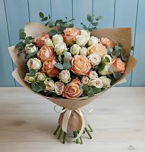 Букет цветов из:  Альстромерии и Розы в Петровске-Забайкальском