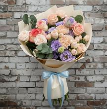 Букет цветов из:  Розы, Лизиантусы и Гвоздики #REPLACE_PRED# Петровске-Забайкальском