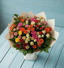 Букет Микс из разноцветных кустовых роз в Петровске-Забайкальском