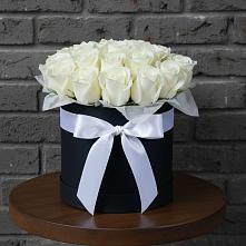 Цветочная композиция из Розы в шляпной коробке в Петровске-Забайкальском