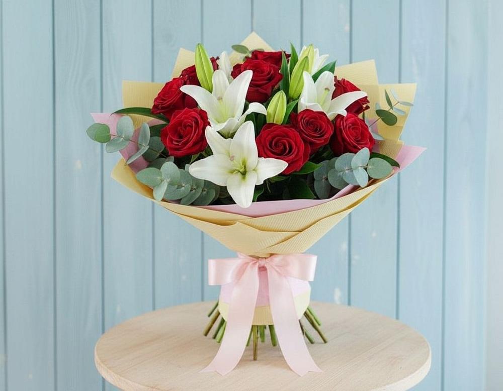 Букет цветов из: Лилии и Розы в Петровске-Забайкальском