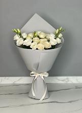 Букет цветов из:  Розы и Лизиантусы в Петровске-Забайкальском